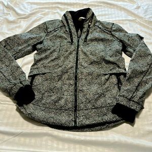 Women’s Lulu Lemon Leighweight Jacket